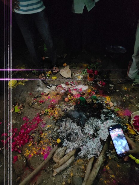 स्मशान भूमीत केलेले अग्नी यज्ञ तीन तासाहून अधिक वेळ धुपत होता. यामध्ये नेमके या मांत्रिकाने काय जाळले आहे. कोणता अग्नी पूजा करण्यात आली. यज्ञ इथे कश्यासाठी केले आहे? या मागचा हेतू काय? नरबळी किंवा अन्य कृती आहे का? असे अनेक प्रश्न अनुत्तरीत राहिले असून याचा शोध घेण्याची गरज आहे.