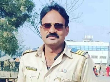 बारामतीत अपघातात जखमी झालेल्या पोलिसाचा अखेर मृत्यू बारामतीत अपघातात जखमी झालेल्या पोलिसाचा अखेर मृत्यू