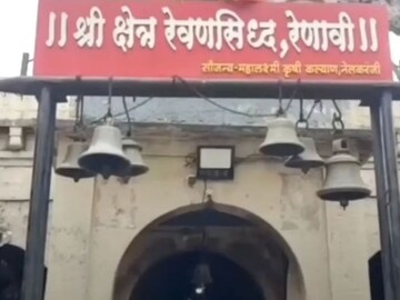 महाराष्ट्रातलं 'हे' संपूर्ण गावच आहे शाकाहारी, लग्नानंतर मुली सोडतात मांसाहार महाराष्ट्रातलं 'हे' संपूर्ण गावच आहे शाकाहारी, लग्नानंतर मुली सोडतात मांसाहार