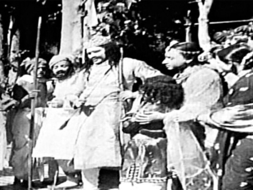 या प्रश्नाच्या उत्तराचा योग्य पर्याय हा 3 असा आहे. 'श्री पुंडलिक' असं पहिल्या भारतीय मराठी चित्रपटाचं नाव आहे.