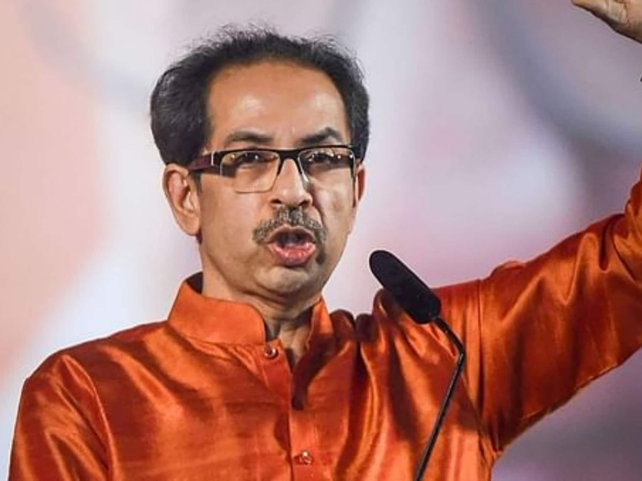 'ते' पुन्हा आले पण हाफ होऊन आले; जळगावच्या सभेत उद्धव ठाकरेंची चौफेर फटकेबाजी