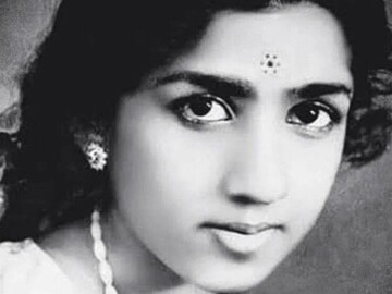 राजकुमाराच्या प्रेमात पडलेल्या लतादीदी, करायचं होतं लग्न;का अपूर्ण राहीलं स्वप्न राजकुमाराच्या प्रेमात पडलेल्या लतादीदी, करायचं होतं लग्न;का अपूर्ण राहीलं स्वप्न