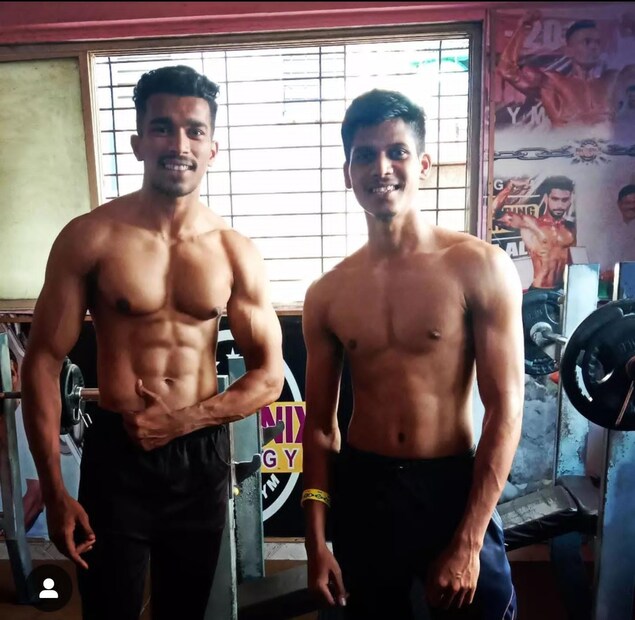 त्यानंतर कुटुंबियांनी त्याला महापालिकेच्या रुग्णालयात दाखल केलं. मात्र काही तासातच त्याला हृदयविकाराचा झटका आला. त्यानंतर डॉक्टरांनी त्याला मृत घोषित घेतलं. 