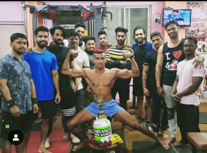 अविवाहित असलेल्या अजिंक्यने 75 kg वजनात आपल्या बॉडी बिल्डिंगच्या माध्यमातून, पालघर जिल्ह्यात विविध पारितोषिक मिळवली होती. 