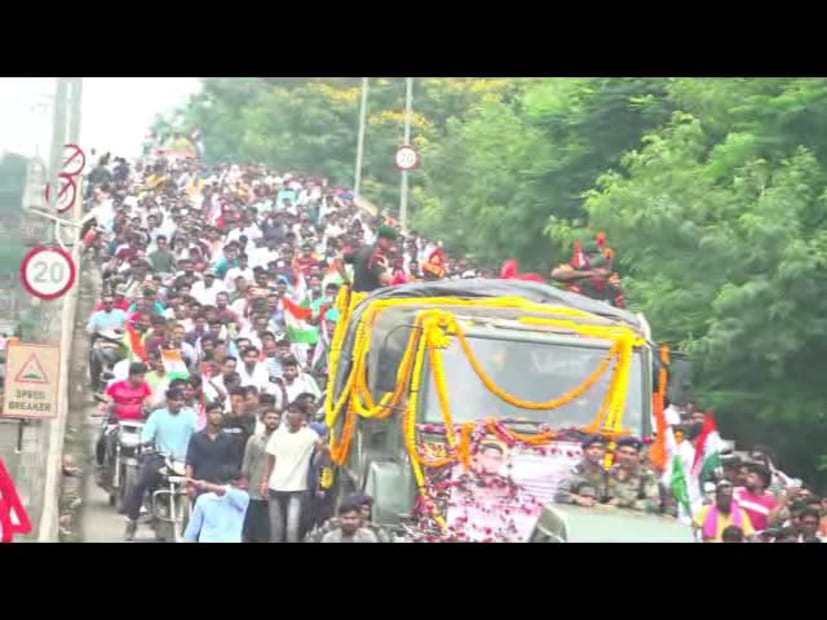 लेह-लद्दाख येथे कर्तव्यावर असताना अचानक हृदयविकाराच्या धक्क्याने जवान सुरेश नागपुरे याचा मृत्यू झाला.