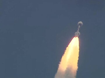 Aditya L1 : सूर्याचा अभ्यास करण्यासाठी आदित्य L1 झेपावलं; पाहा PHOTOS Aditya L1 : सूर्याचा अभ्यास करण्यासाठी आदित्य L1 झेपावलं; पाहा PHOTOS