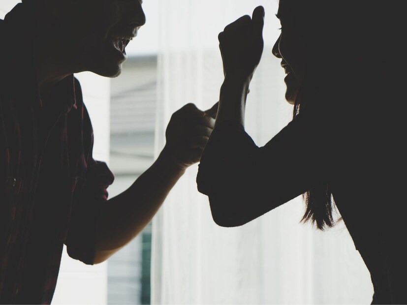 घटनेच्या वेळी त्याची कथित प्रेयसीही घटनास्थळी उपस्थित होती, असं सांगण्यात येत आहे. पोलिसांनी शुक्रवारी ही माहिती दिली. ही घटना गुरुवारी रात्री कोतवाली पोलीस ठाण्याच्या हद्दीतील जमुआ गोपालपूर गावात घडली. घटनेच्या वेळी त्याची कथित प्रेयसीही घटनास्थळी उपस्थित होती, असं सांगण्यात येत आहे. पोलिसांनी शुक्रवारी ही माहिती दिली. ही घटना गुरुवारी रात्री कोतवाली पोलीस ठाण्याच्या हद्दीतील जमुआ गोपालपूर गावात घडली.