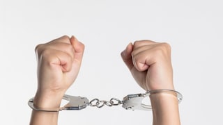 पोलिसांनी तरुणीला अटक केली (प्रतिकात्मक फोटो)