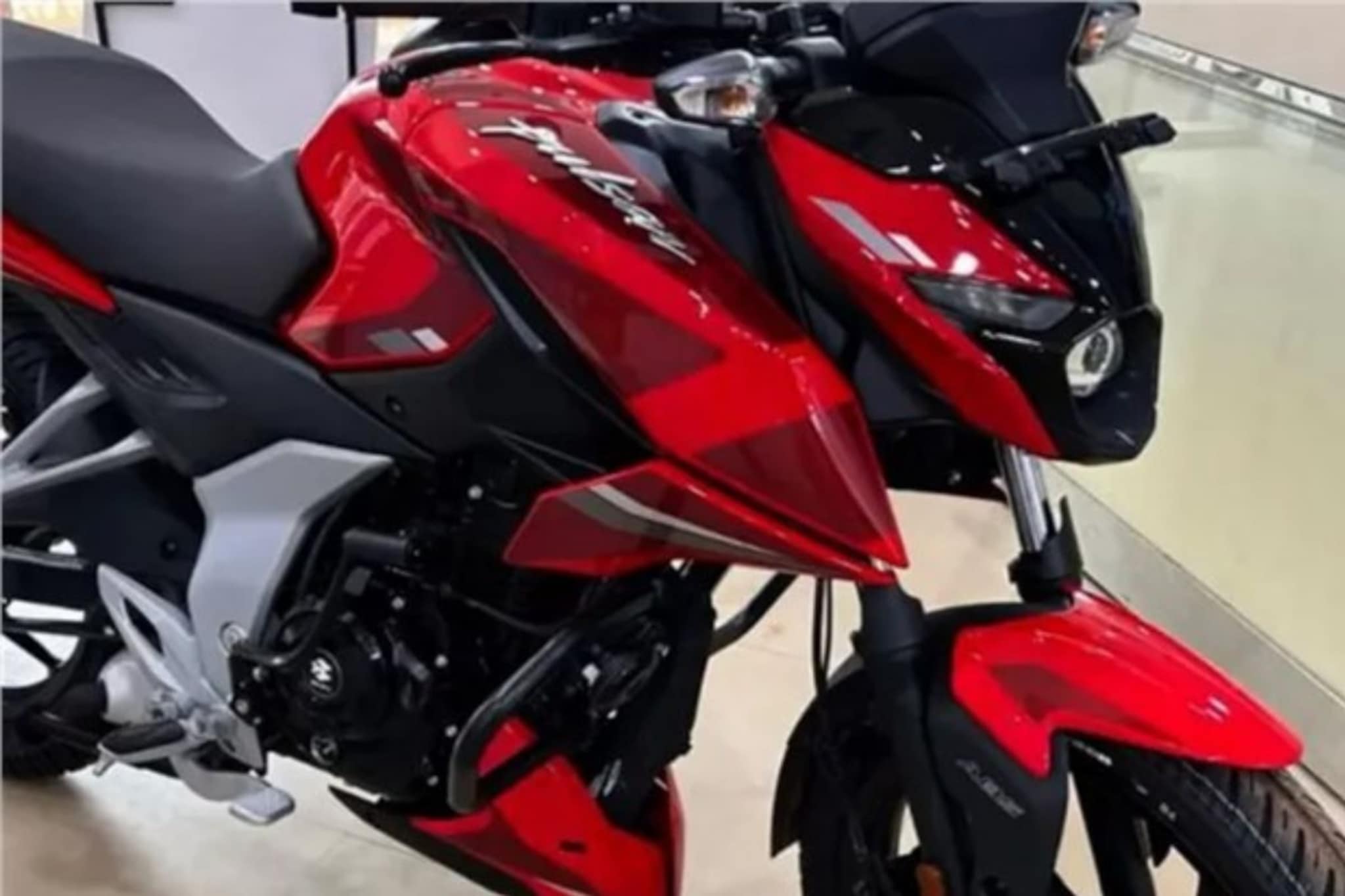 नवी बजाज पल्सर एन 150 लाँचिंगसाठी सज्ज, काय आहे या बाईकमध्ये खास?