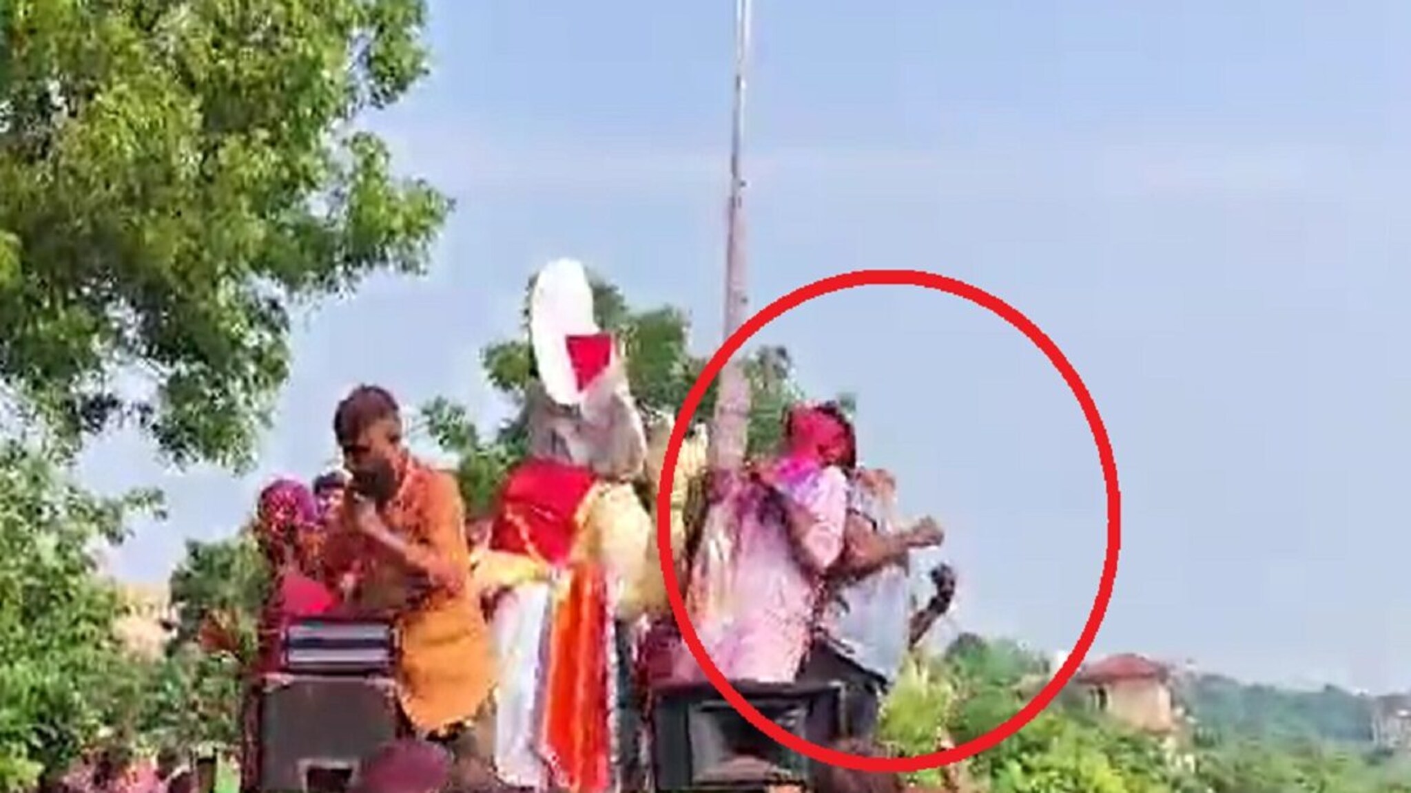 गणपती मिरवणुकीवेळी वीजेचा शॉक, बुलढाण्याच्या विद्यार्थ्याचा ओडिशात मृत्यू; VIDEO VIRAL