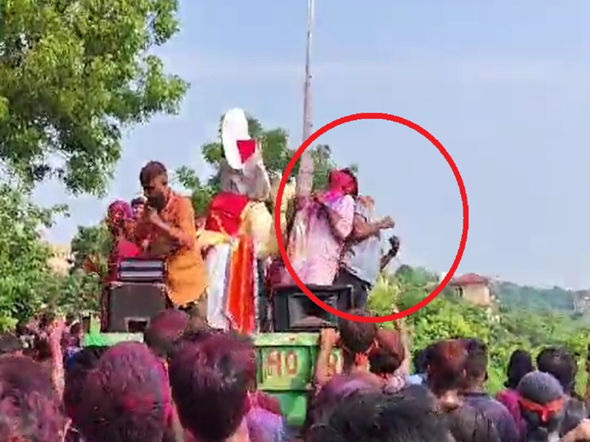 गणपती मिरवणुकीवेळी वीजेचा शॉक, बुलढाण्याच्या विद्यार्थ्याचा ओडिशात मृत्यू; VIDEO VIRAL