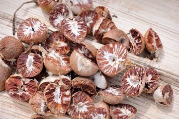 छोटीशी सुपारी अनेक आजारांवर गुणकारी! जाणून घ्या सुपारी खाण्याचे फायदे