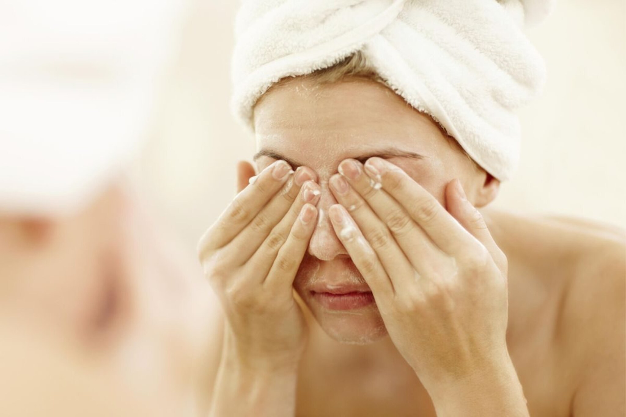 तुमच्या जवळपास असलेल्या या झाडात लपलंय सौंदर्य, फायदे पाहून चाटच व्हाल!