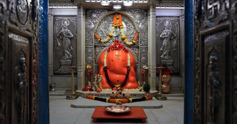 चिंतामणी मंदिर हे अष्टविनायकांचे प्रमुख मंदिर आहे. पौराणिक कथांनुसार, भगवान गणेशाने असुरांकडून चिंतामणी नावाचा एक मौल्यवान रत्न कपिला ऋषींसाठी परत आणल्यानंतर, ऋषींनी देवाला दोन हिरे दिले जे आता त्याच्या सोंडेवर आहेत. ही घटना कदंबाच्या झाडाखाली घडली, म्हणून या गावाला जुन्या काळी कदंब नगरी असेही म्हणत.