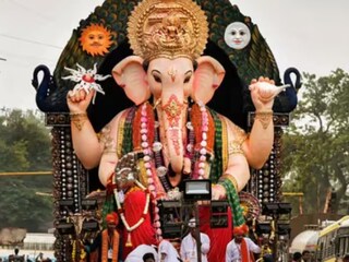 गणेशाची 32 फूटाची अनोखी मूर्ती