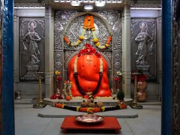'या' 11 गणपतींचं एकदा तरी घ्या दर्शन, एकाचा आहे शिवाजी महाराजांशी संबंध! 'या' 11 गणपतींचं एकदा तरी घ्या दर्शन, एकाचा आहे शिवाजी महाराजांशी संबंध!