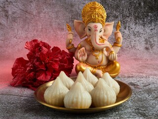 गणेशपूजनात कुंकवाला अनन्यसाधारण महत्त्व असतं.