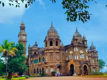 फिरायला जायचा बेत करताय? कोल्हापुरातील 'हे' 10 ठिकाणं एकदा तरी पाहाचं फिरायला जायचा बेत करताय? कोल्हापुरातील 'हे' 10 ठिकाणं एकदा तरी पाहाचं