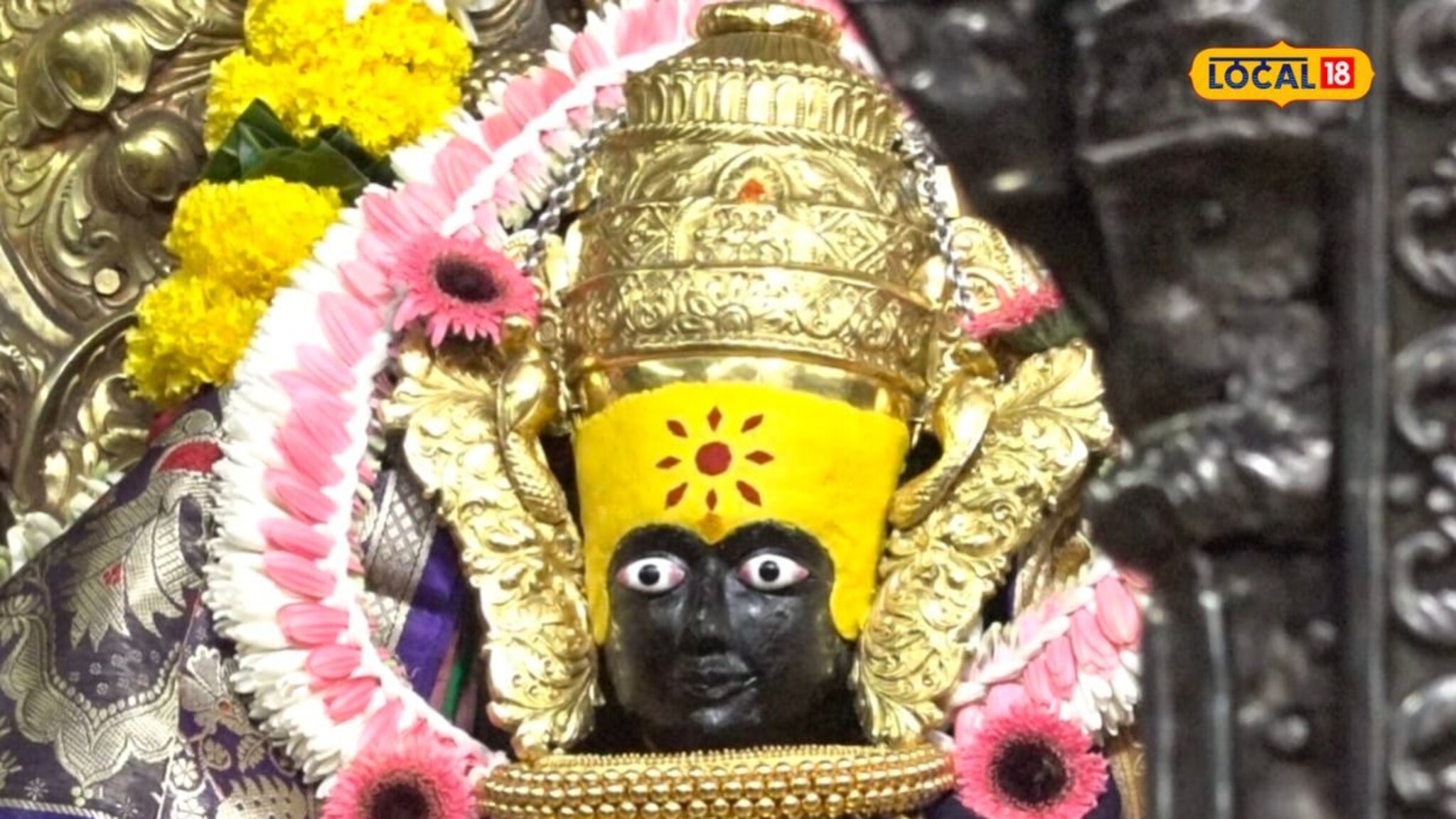 …तेव्हा पुजाऱ्यांनी लपवली होती मूर्ती; कोल्हापूरच्या अंबाबाई मंदिराची न ऐकलेली गोष्ट Video