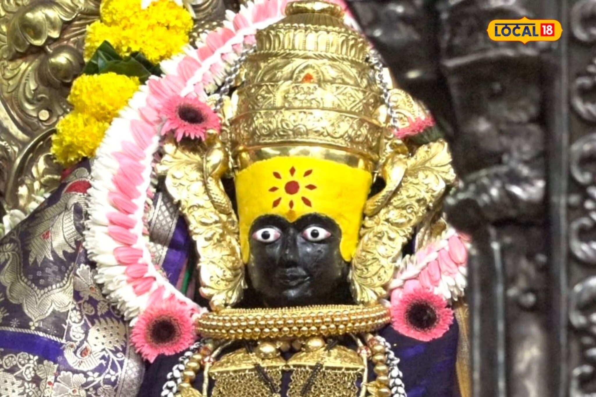 …तेव्हा पुजाऱ्यांनी लपवली होती मूर्ती; अंबाबाई मंदिराची न ऐकलेली गोष्ट Video