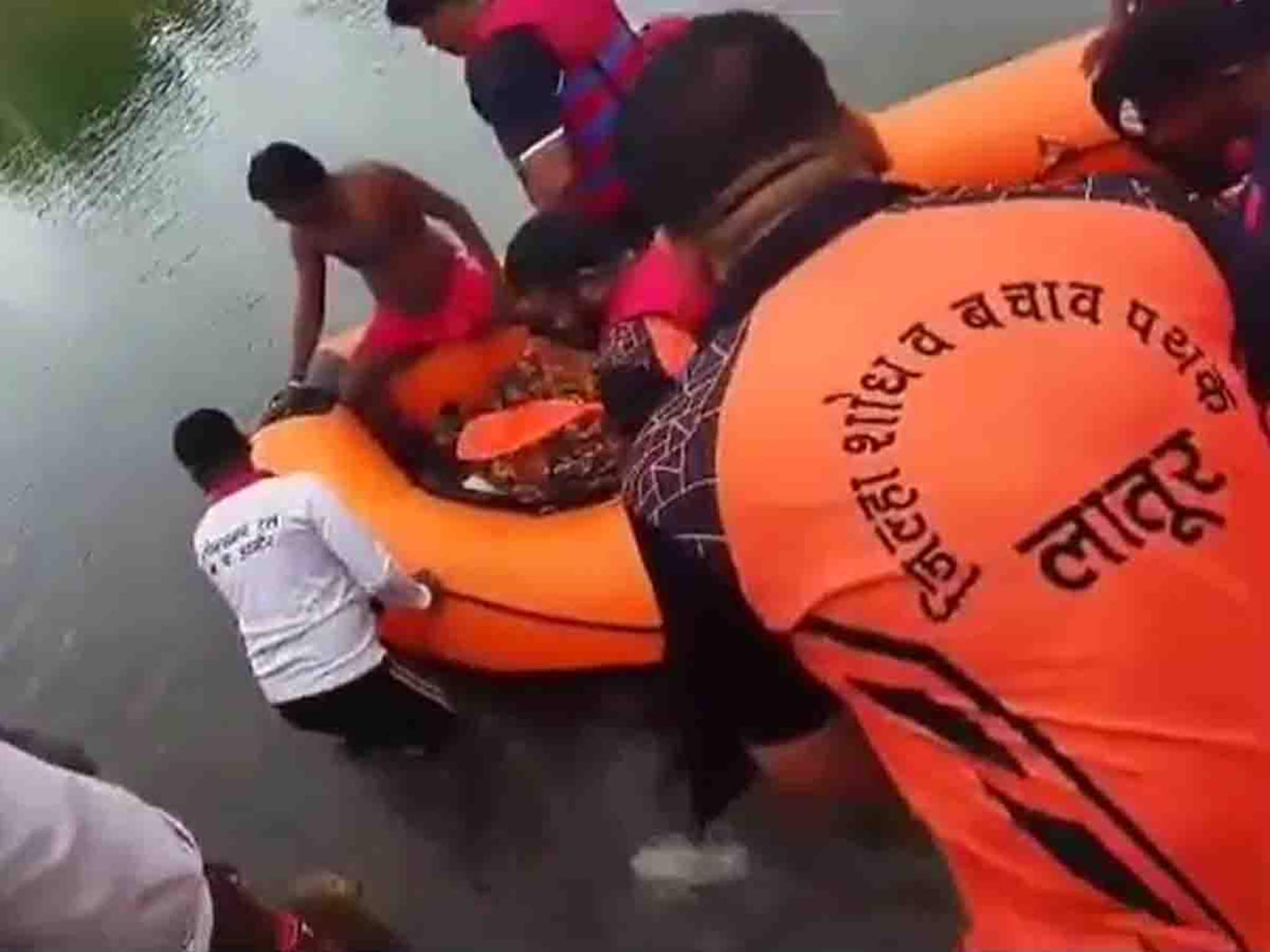 पोळ्यानिमित बैल धुण्यासाठी तळ्यात उतरला; 24 तासांनंतर मिळाला मृतदेह