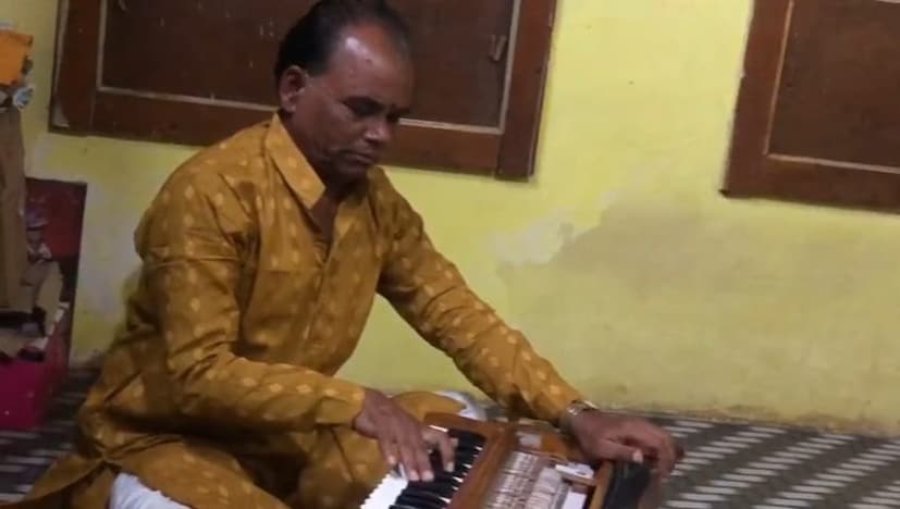 आम्ही सगळेच या गोष्टी मध्ये तरबेज असल्याने आणि लोककला अंगात भिणल्याने आम्ही या क्षेत्रात येण्यापासून स्वतः ला रोखू शकले नाही, असं रामानंद उगले सांगतात.