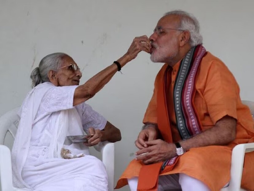 २०१४ - पंतप्रधान झाल्यानंतरच्या या वाढदिनी मोदींना आई हिराबेन यांनी ५००१ रुपये भेट म्हणून दिले होते. पंतप्रधान मोदींनी हे पैसे जम्मू काश्मीर पूर बाधितांसाठीच्या निधीत दान केले होते.
