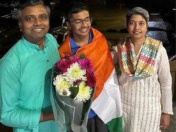 पंढरीच्या सुपूत्राने पार केली इंग्लिश खाडी  पंढरीच्या सुपूत्राने पार केली इंग्लिश खाडी