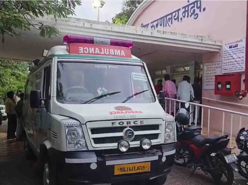 मंद्रूप येथील ग्रामीण रुग्णालयात जखमींवर उपचार सुरू असून गंभीर जखमी असणाऱ्यांना सोलापूर सिव्हिल रुग्णालयात हलवले आहे.