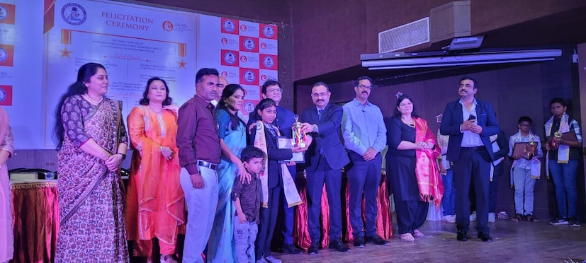 तेजश्रीचे तिसरी ते पाचवी शिक्षण उस्मानपूर येथील जिल्हा परिषद शाळेत झाले आहे. यापूर्वी पाचवीत नवोदय परीक्षेतही तिने यश संपादन केलेले आहे. सध्या ती सेलू (जि. परभणी) येथील प्रिन्स इंग्लिश मीडियम स्कूल येथे शिक्षण घेत आहे. भविष्यात शास्त्रज्ञ होऊन देशाचे नाव मोठे करायचे आहे, असे तेजश्रीने सांगिते.