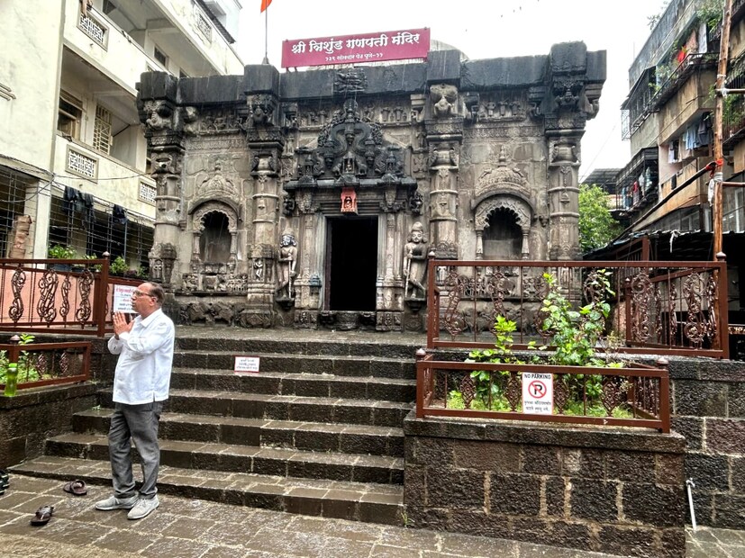 या अप्रतिम मंदिराची माहिती बहुसंख्य भाविकांना नाही. त्यामुळे इथं फारशी गर्दी नाही. शिल्पदृष्ट्या महत्वाचे असणारे त्रिशुंड गणेशाचे मंदिर खरोखरच अप्रतिम आहे अशी माहिती सोमवार पेठेतील रहिवाशी प्रकाश लांडगे यांनी दिली.