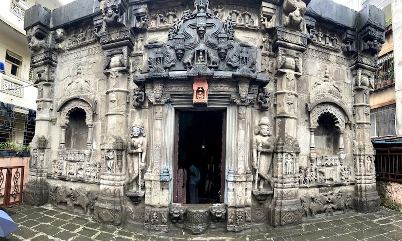   शहराला ऐतिहासिक वारसा लाभलेला आहे. शहरात अनेक भागात प्राचीन मंदिर पाहायला मिळतात. ग्रामदैवत कसबा गणपती, सारसबाग, चतु:श्रृंगी ही मंदिर प्रसिद्ध आहेत. या ठिकाणी भाविकांची नेहमी गर्दी पाहिला मिळते. त्याचबरोबर त्रिशुंड गणेश मंदिर देखील एक अपरिचित पण ऐतिहासिक वारसा लाभलेलं मंदिर आहे. 1754 च्या दरम्यान हे मंदिर बांधण्यात आले होते.