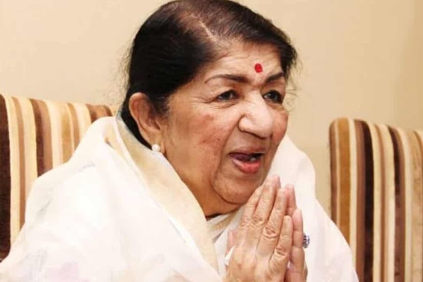  अनेकांना असा प्रश्न पडतो की लतादीदी आयुष्यभर अविवाहित का राहिल्या? यामागे भावंडाची जबाबदारी हे एक कारण तर आहेच. पण यामागे आणखी एक कारण असल्याचं सांगितलं जातं. 