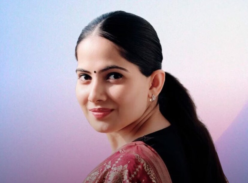 इंटरनेटवर उपलब्ध माहितीनुसार, ती प्रत्येक कथेसाठी 9 लाख रु. घेते. यातील साडेचार लाख रुपये कथेपूर्वी घेतले जातात. तर, उर्वरित पैसे कथा पूर्ण झाल्यानंतर घेतले जातात. नेटवर्थ किती तर जया किशोरी कमाईचा एक मोठा भाग दान करतात, म्हणून त्यांची आत्तापर्यंतची एकूण संपत्ती 1 ते 1.5 कोटी रुपये इतकी आहे.