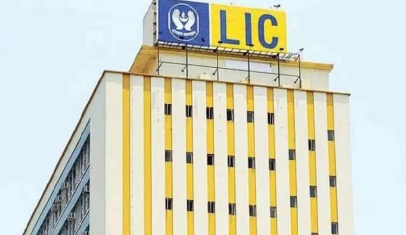 LICच्या या स्पेशल रिवाइव्हल कँपनअंतर्गत, शेवटचा प्रीमियम भरल्यानंतर 5 वर्षांपासून बंद असलेल्या सर्व पॉलिसी सुरू केल्या जाऊ शकतात. तसंच, पॉलिसीनुसार त्याच्याशी संबंधित सेवा आणि शर्ती बदलू शकतात. अधिक माहितीसाठी तुम्ही LIC वेबसाइट आणि जवळच्या शाखा कार्यालयाशी संपर्क साधू शकता.  LIC ही भारतातील सर्वात मोठी विमा कंपनी आहे. LIC च्या देशभरात हजारो शाखा आणि लाखो एजंट आहेत आणि 29 कोटींहून अधिक विमाधारक लोक आहेत.