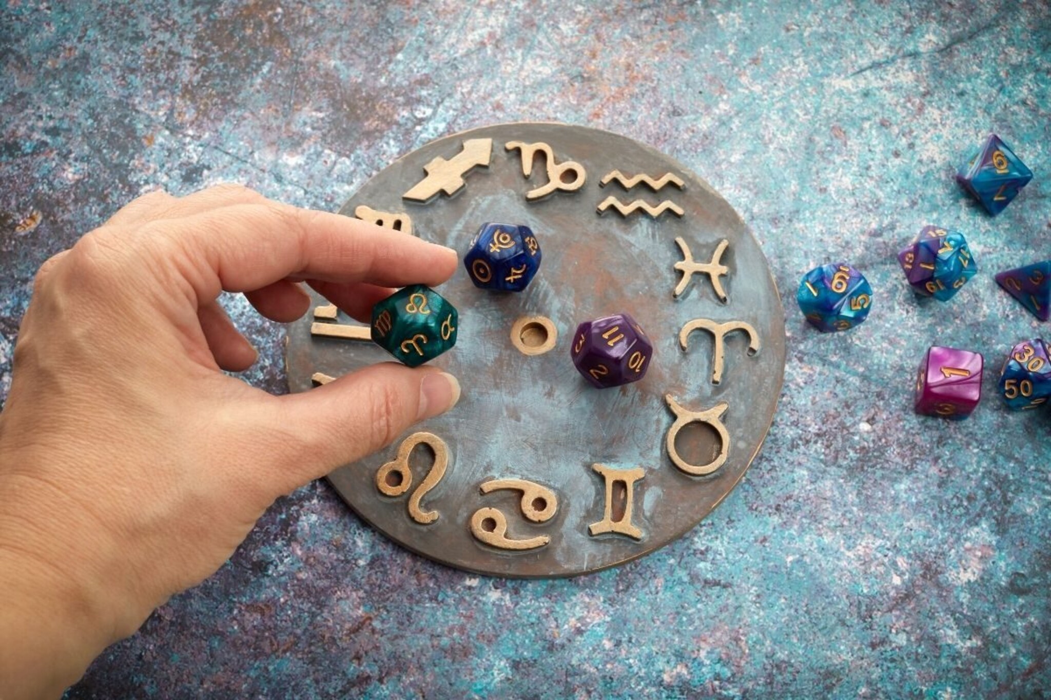 गुरू-चंद्र गजकेसरी योग कोणाला लाभेल? असं आहे आजचं दैनिक राशीभविष्य