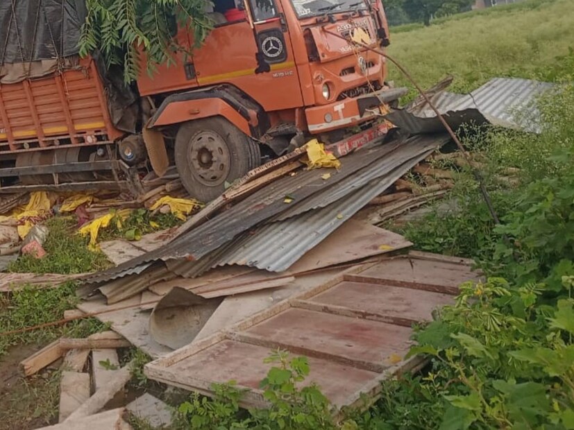 घटनेची माहिती मिळताच पोलिसांनी तातडीनं घटनास्थळी धाव घेतली. जखमींना स्थानिकांच्या मदतीनं मलकापूर ग्रामीण रुग्णालयात उपचारासाठी हलवण्यात आलं आहे. 