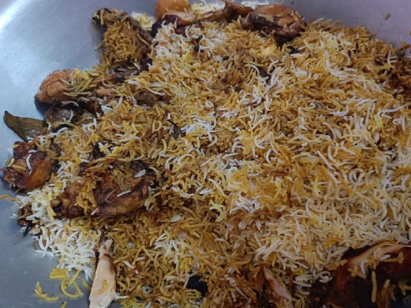 शुशुनिया हिल्सवर येणाऱ्या पर्यटकांसाठी ही बिर्याणी म्हणजे एक पर्वणीच असते.