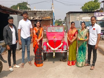 शेतकऱ्याने भंगारातून बनवली विंटेज इलेक्ट्रिक कार, एलन मस्कलाही सुचलं नसेल!