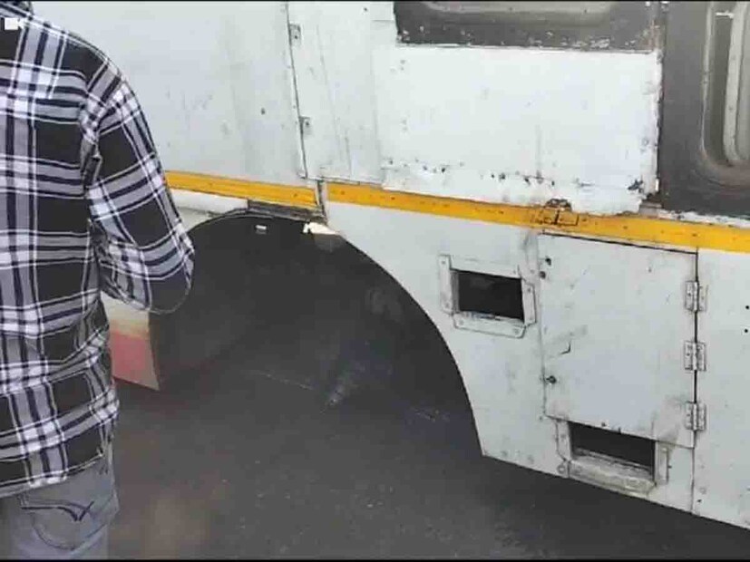 जळगावातील भुसावळ जवळ धावत्या बसचे अचानक एक्सल तुटून चाक निखळून पडल्याची धक्कादायक घटना घटना काही वेळापूर्वी घडली.