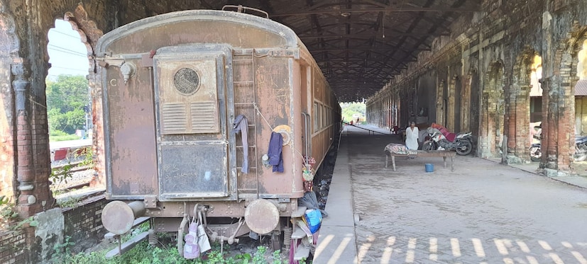 भारताला स्वातंत्र्य मिळाल्यानंतरही या रेल्वेने प्रवास सुरू होता. मात्र, सरकारी नियमांमुळे या रेल्वेच्या प्रवासाला मनाई करण्यात आली.