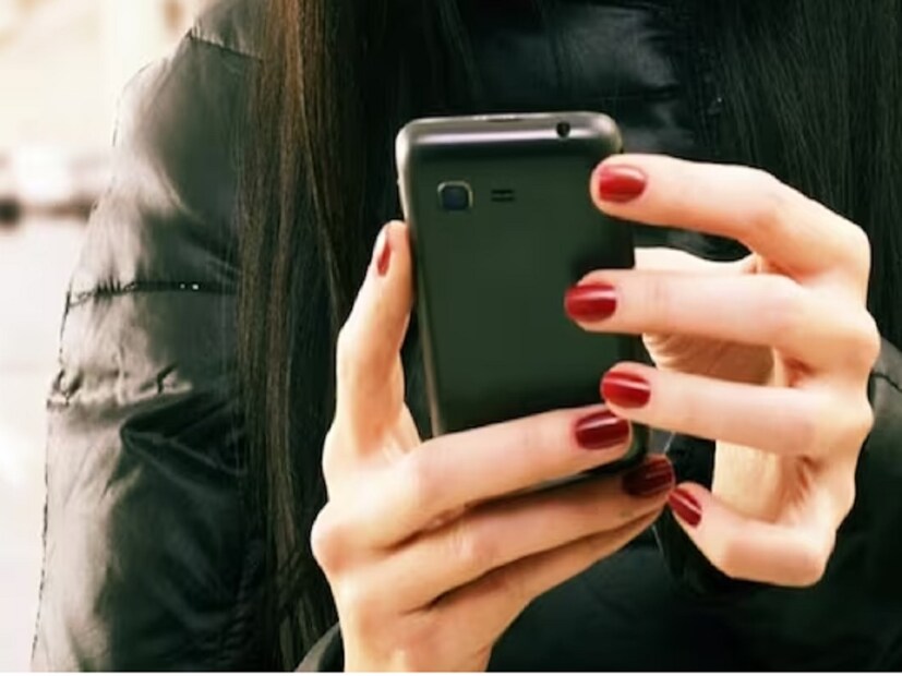 Airtel चा 79 रुपयांचा प्लॅन : हा प्लॅन 30 दिवसांच्या व्हॅलिटिडीसह एकूण  25GB डेटा, अनलिमिटेड व्हॉइस कॉलिंग, 100 SMS/दिवस आणि अनलिमिटेड 5g डेटा प्रदान करते. अॅडिशनल फायद्यां अंतर्गत या प्लॅनमध्ये अपोलो 24×7  सर्कलचे तीन महिने, मोफत हॅलोट्यून्स आणि विंक म्यूझिकचा अ‍ॅक्सेस दिला जाईल.