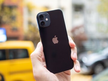 Apple iPhone 12 मिनी मिळतोय फक्त 9,849 रुपयांत! ही नेमकी ऑफर तरी काय?