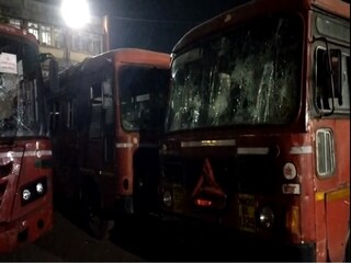 बीडमध्ये मराठा आंदोलनाला हिंसक वळण, बस स्थानकातल्या 60 बसची तोडफोड