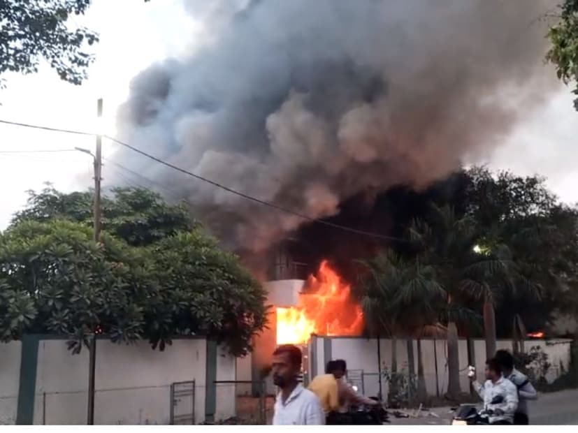 बीड नगर परिषदेच्या कार्यालयावरही हल्ला करण्यात आला.