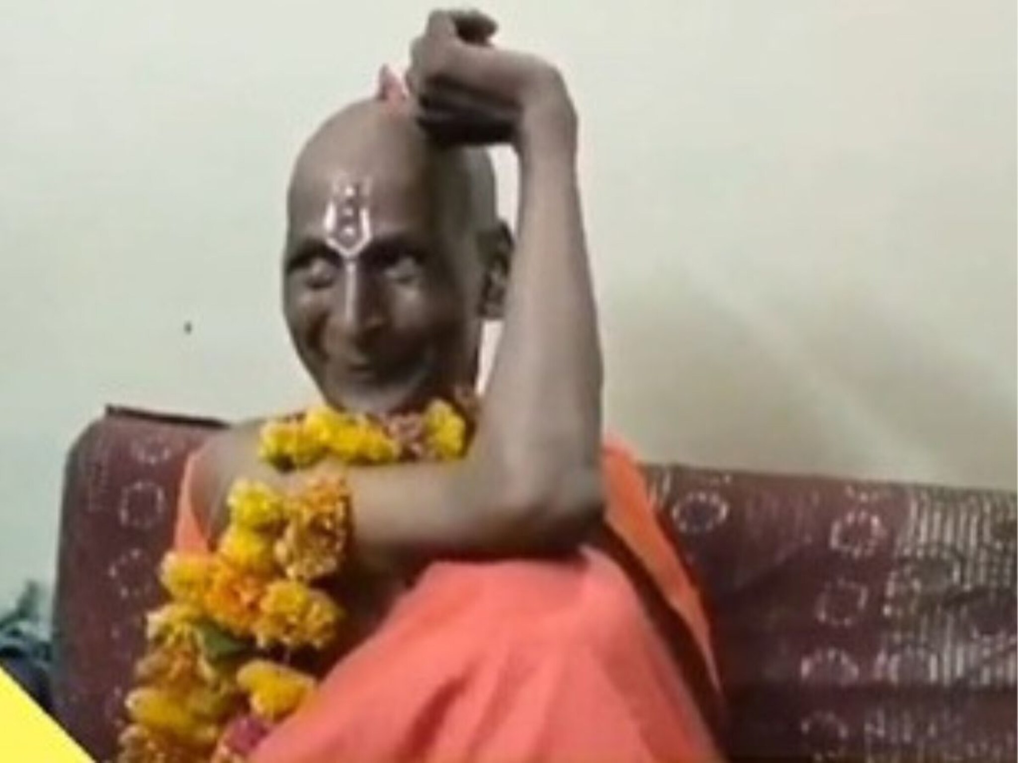 मराठी लोक लय हाणतात, गुजराती-मारवाडी चांगले; गजानन महाराजांच्या वेशातील बाबा काय म्हणाला?