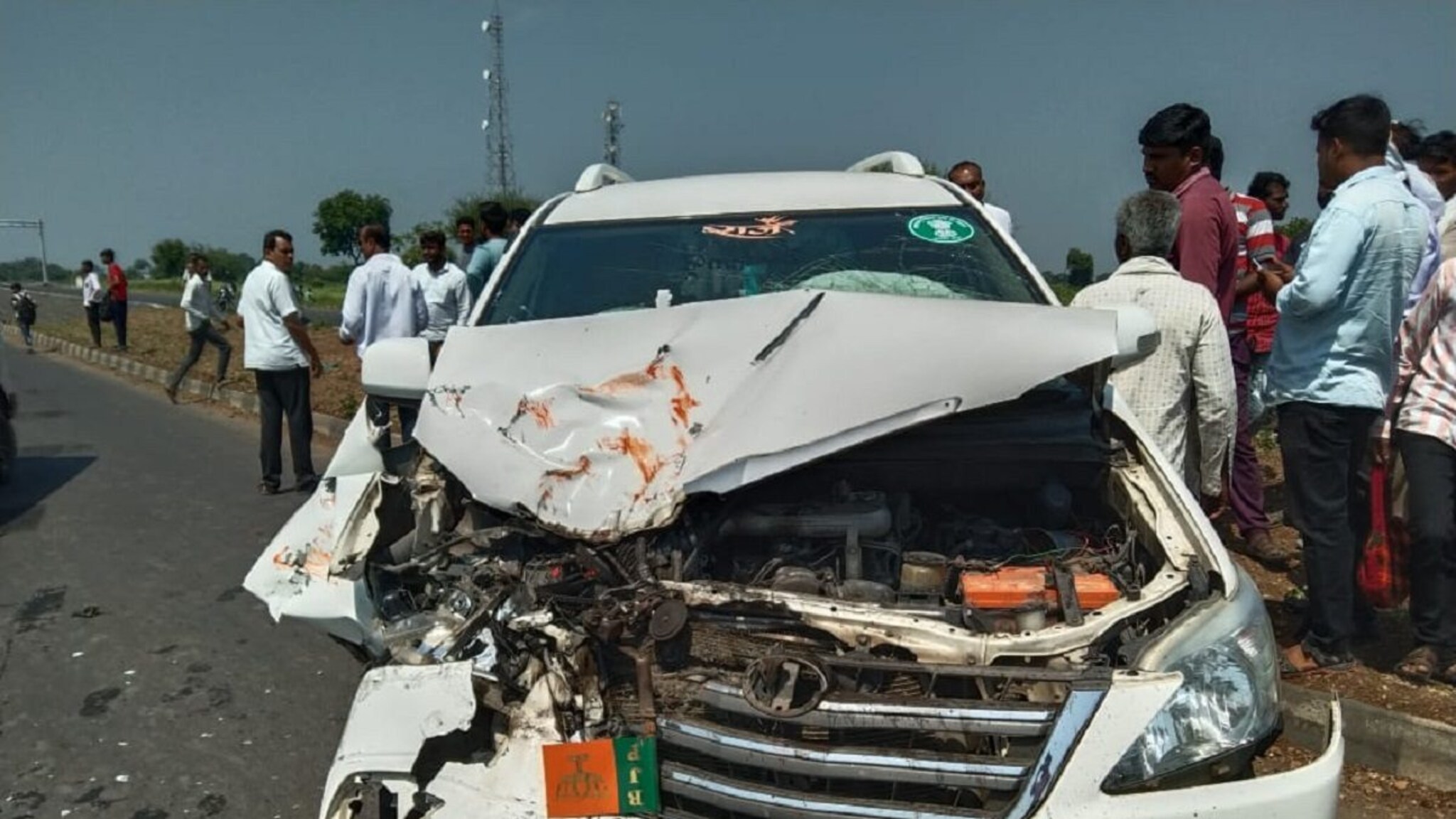 Buldhana : भाजप नेते आणि माजी आमदाराच्या गाडीला अपघात, रुग्णालयात उपचार सुरू