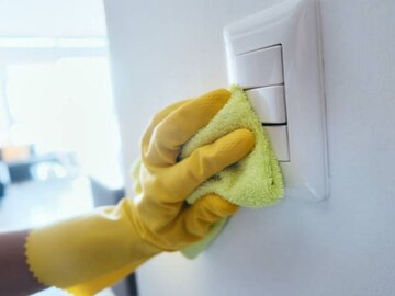 जुने आणि खराब स्विच बोर्ड एका मिनिटात करा स्वच्छ, या ट्रिक्स येतील कामी