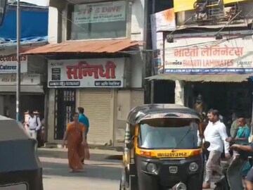 जेवणाचं पार्सल कोण आणणार म्हणून झाला वाद
जेवणाचं पार्सल कोण आणणार म्हणून झाला वाद