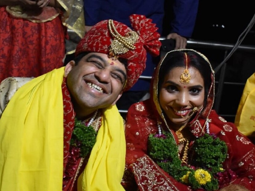 हर्षवर्धन जाधव यांनी इशा झा सोबत लग्नाचे फोटो सोशल मीडियावर शेअर केले आहेत. त्यानंतर नवरात्रीनिमित्त नारीशक्तीचे महत्त्व सांगणारा व्हिडीओही त्यांनी पोस्ट केलाय.
